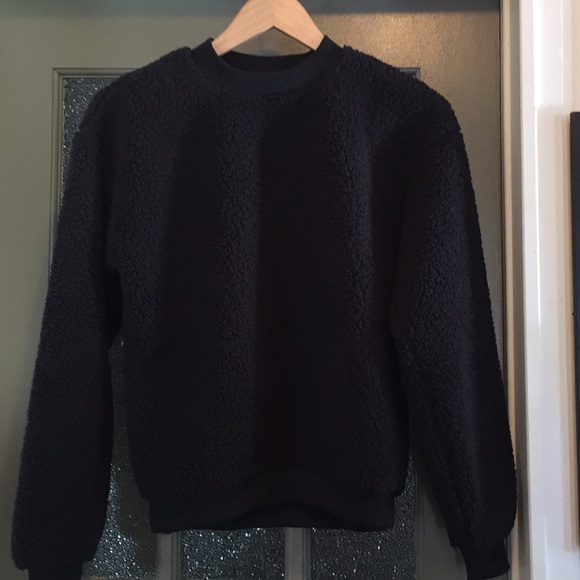 A&E Sherpa black crew neck - Picture 2 of 4